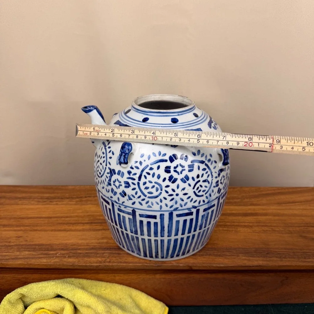 Vtg Qianlong Nian Zhi Chinese Blue  White Porcelain Wedding Tea Pot Hand Painted